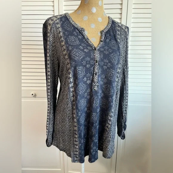 Ladies, lucky brand long sleeve top - Picture 2 of 5